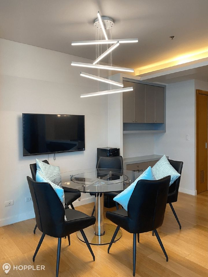 1BR Condo for Sale in Park Terraces, San Lorenzo Village, Makati photo 3