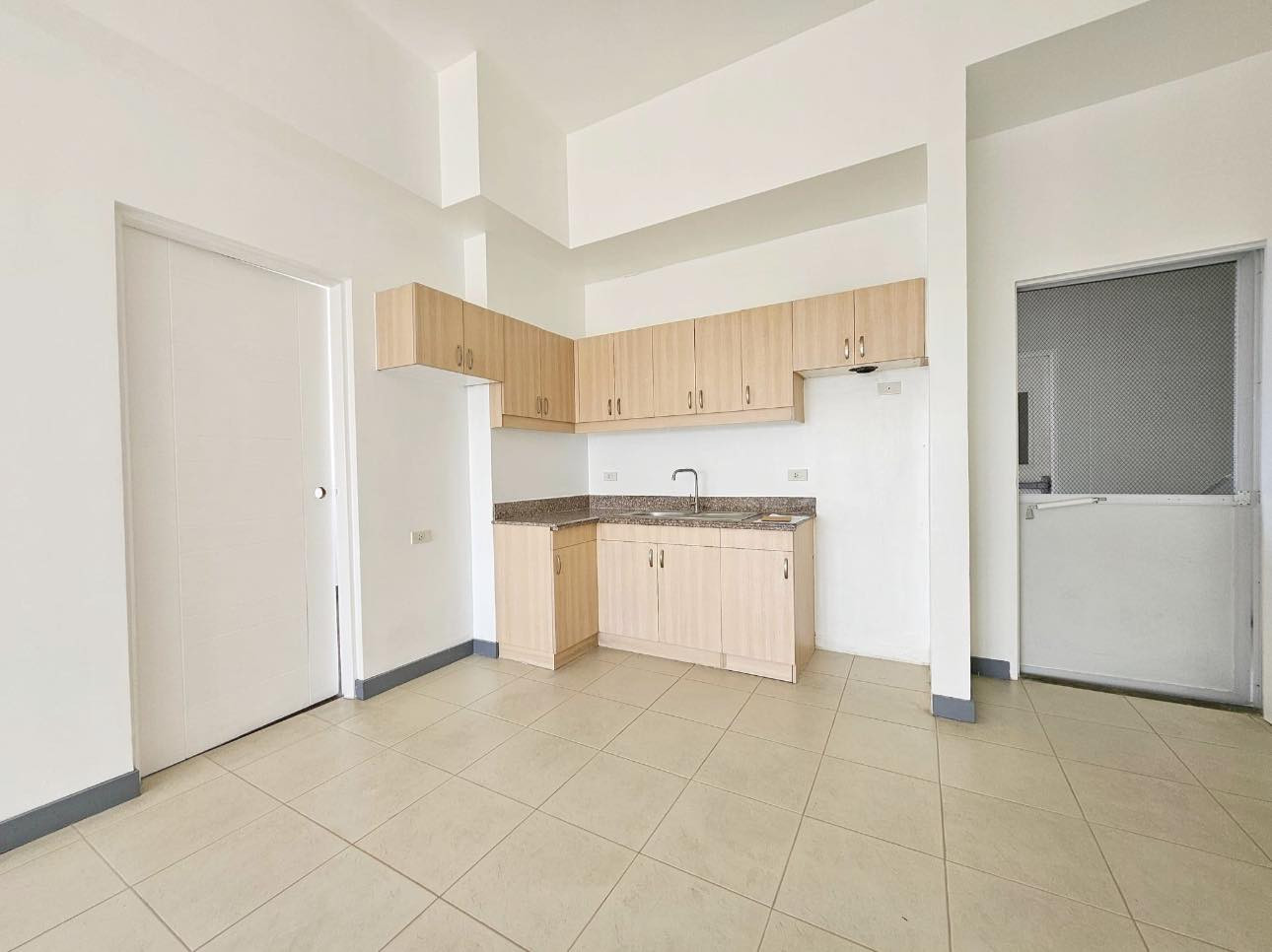 An Impressive 4 Bedroom Condo for Sale in New Manila, photo 2