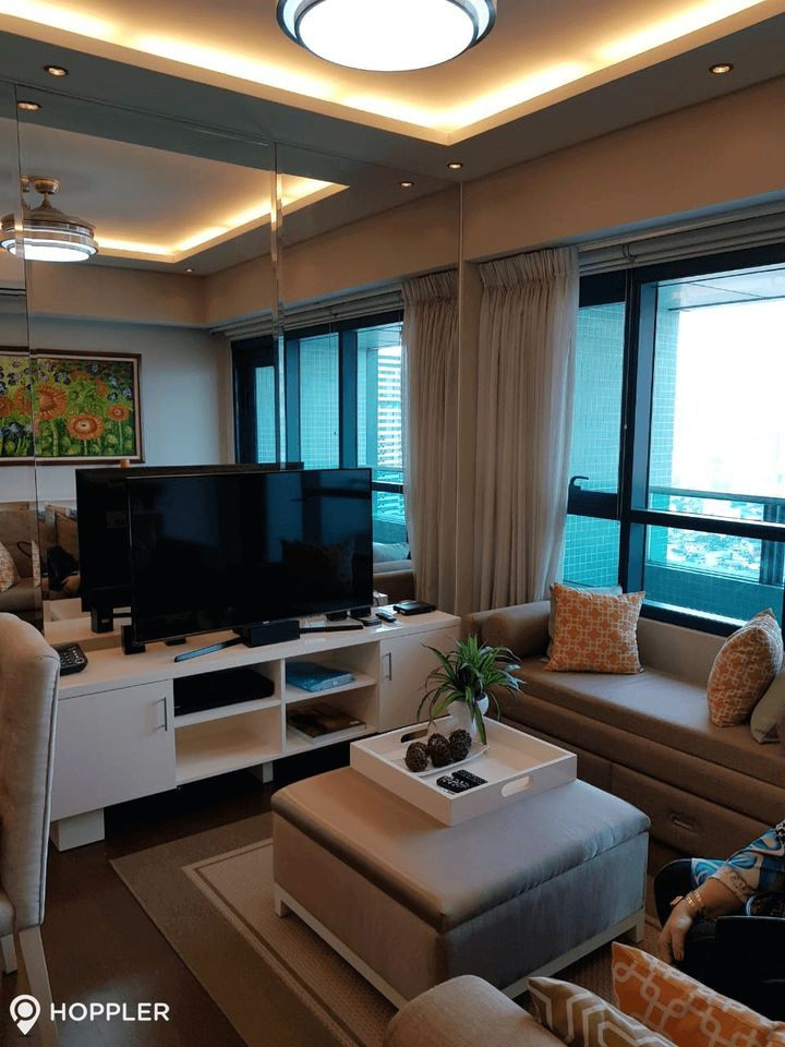 1BR Condo for Sale in Edades Tower and Garden Villas, Rockwell Center, Makati photo 1