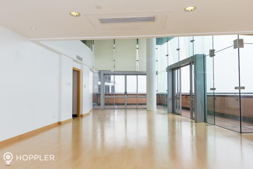 3BR Condo for Sale in Regent Parkway, BGC - Bonifacio Global City, Taguig photo 1