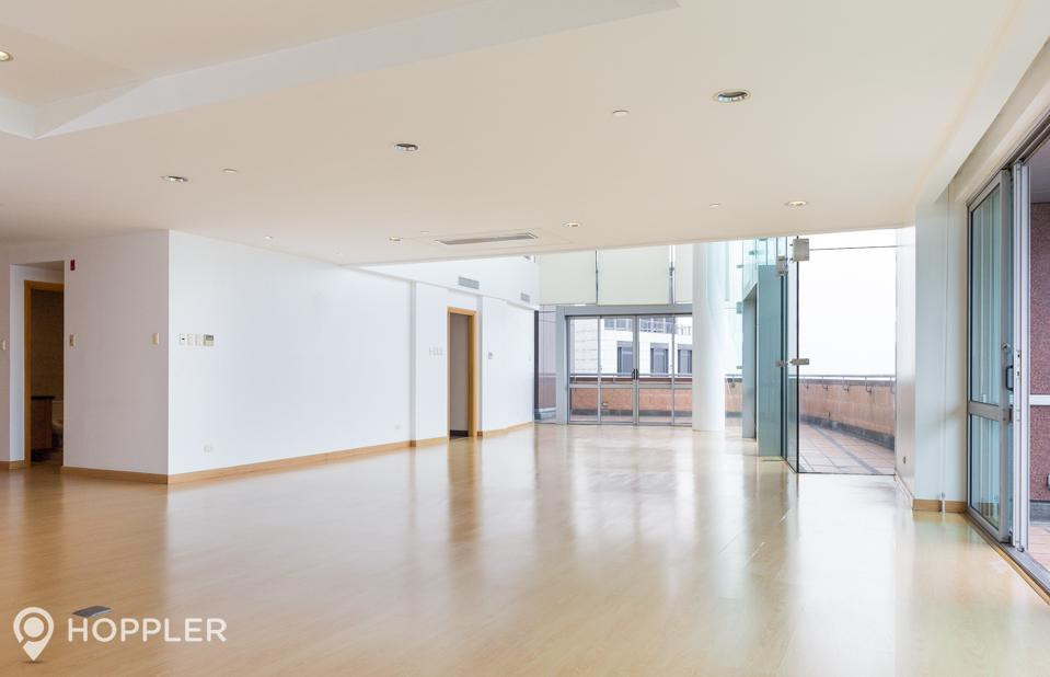 3BR Condo for Sale in Regent Parkway, BGC - Bonifacio Global City, Taguig photo 3