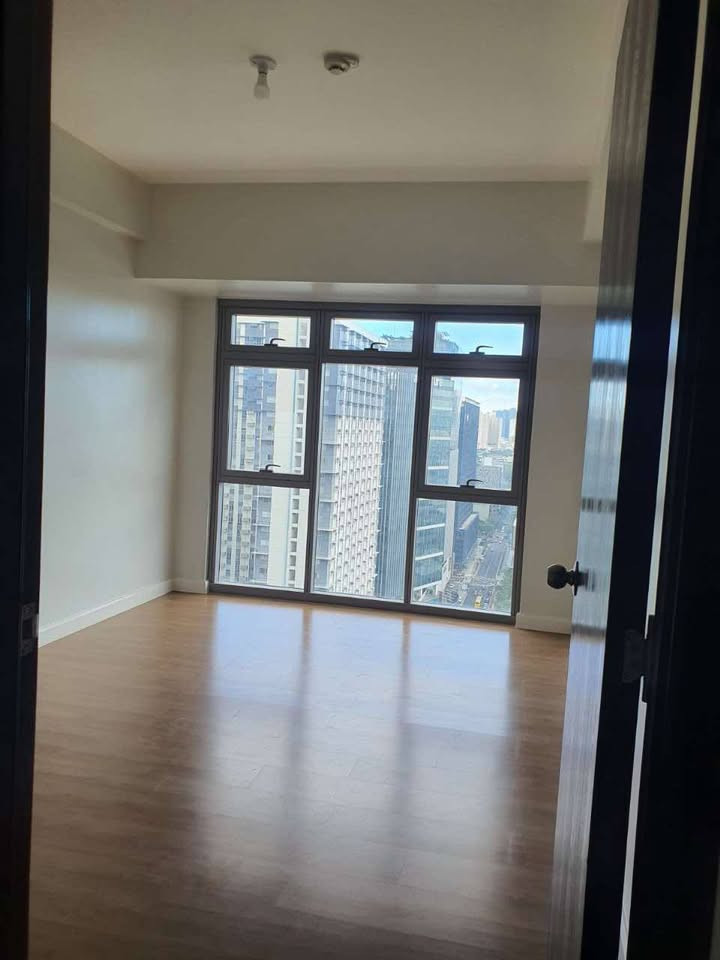 3BR unit in Park Triangle Residences photo 2
