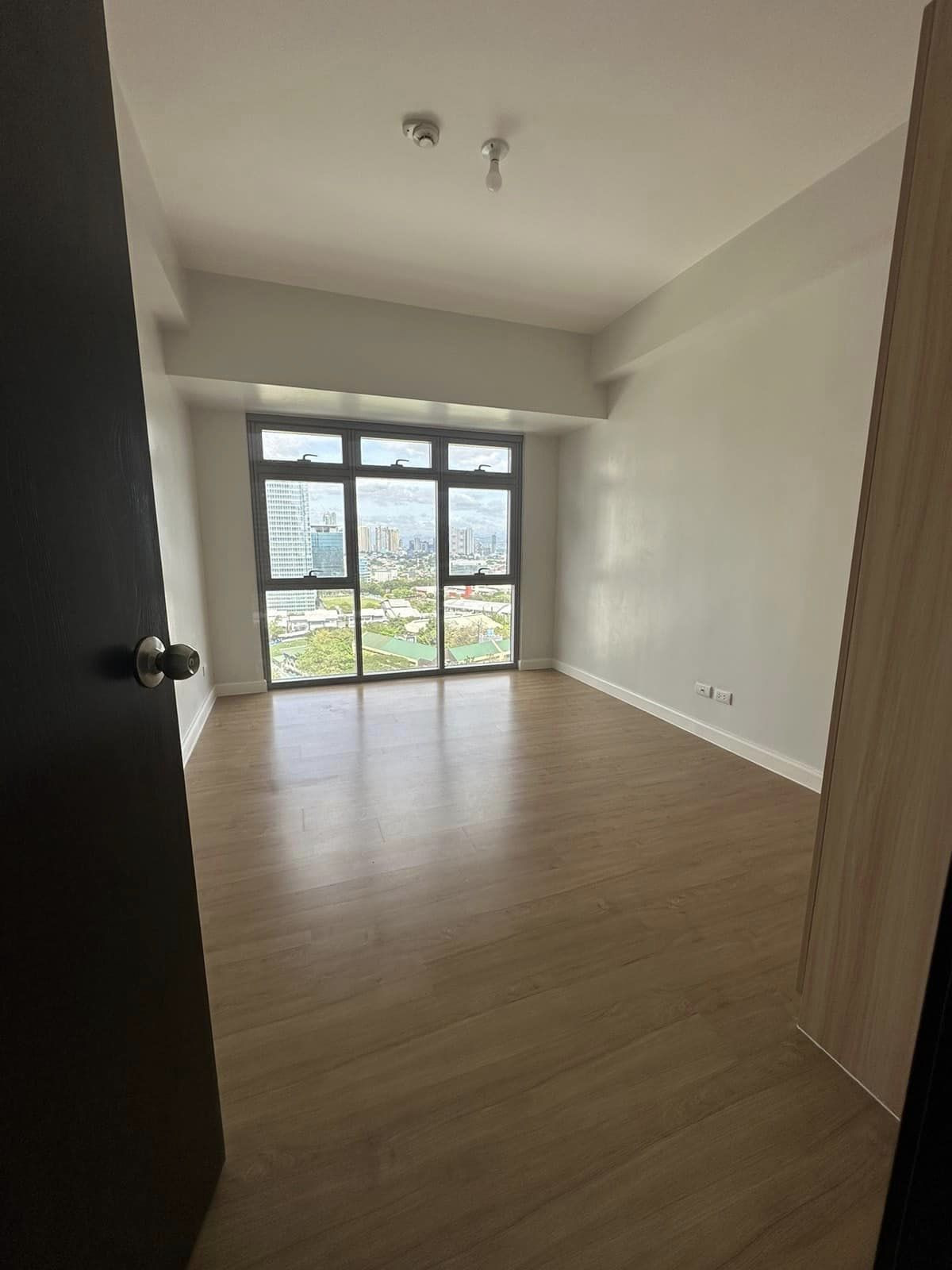 An Astounding 4 Bedroom Home for Sale in Las Piñas City photo 2
