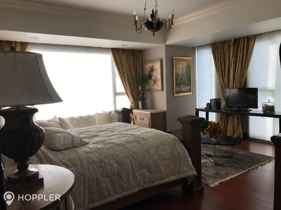 3BR Condo for Sale in Discovery Primea, Urdaneta Village, Makati photo 4