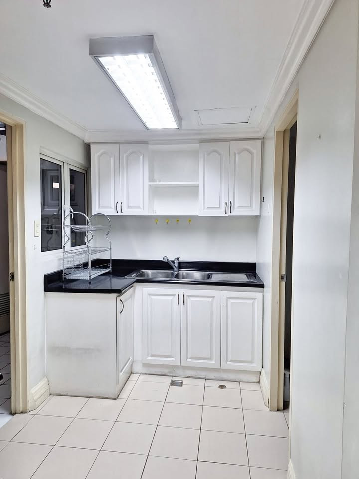 Salcedo Park Tower Makati For Sale photo 4