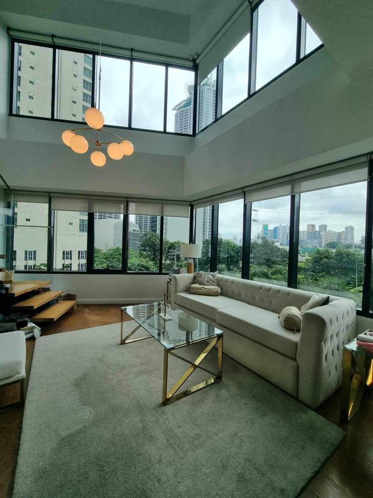 One Rockwell East 1BR unit with parking photo 1
