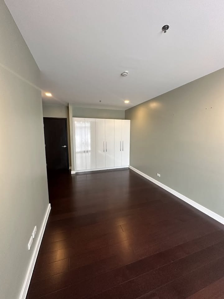 East gallery place 2br for sale high street Maridien verve residences photo 3