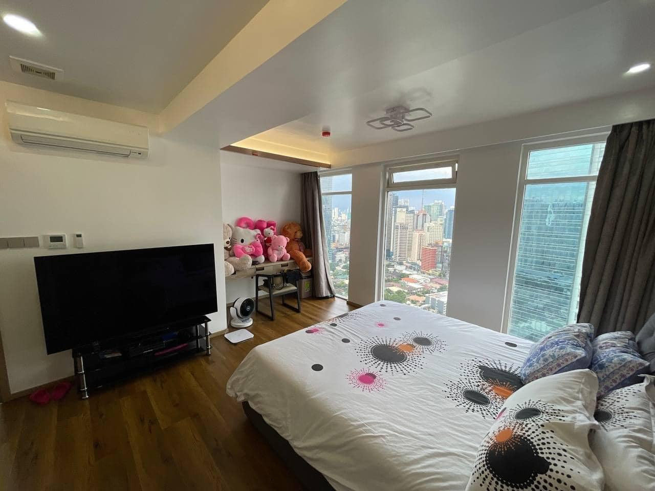 A Luxurious and Elegant Condo Unit for Sale in Salcedo, Makati. photo 4
