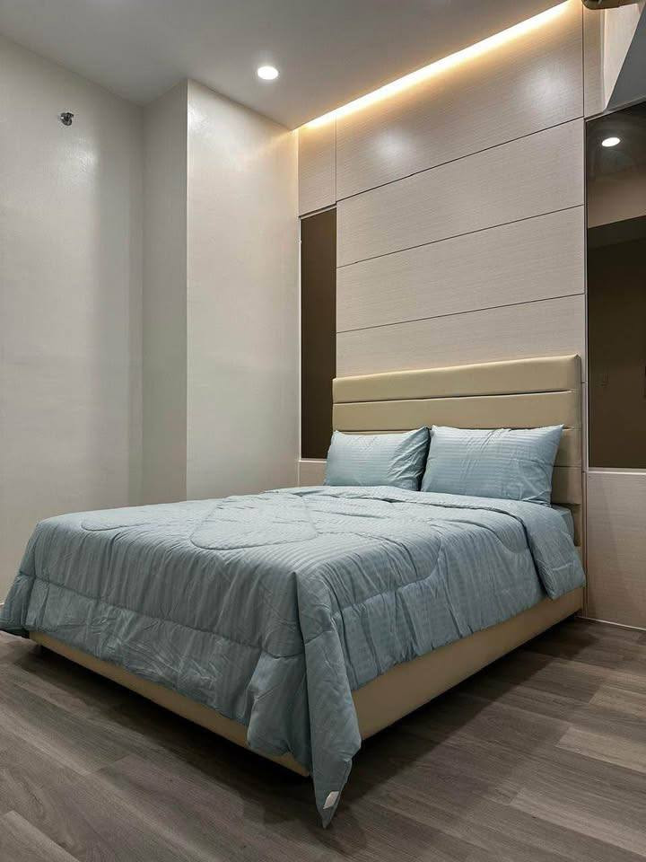 2BR Flat type unit in Bellagio 3 Condo for Sale photo 5