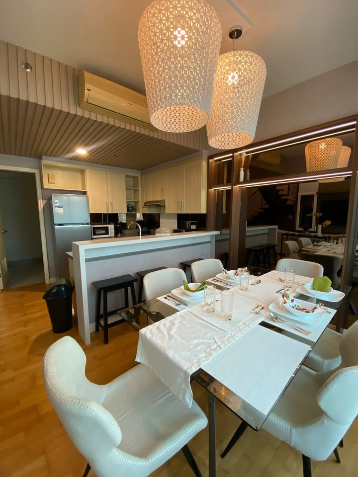 One Rockwell East Tower photo 2