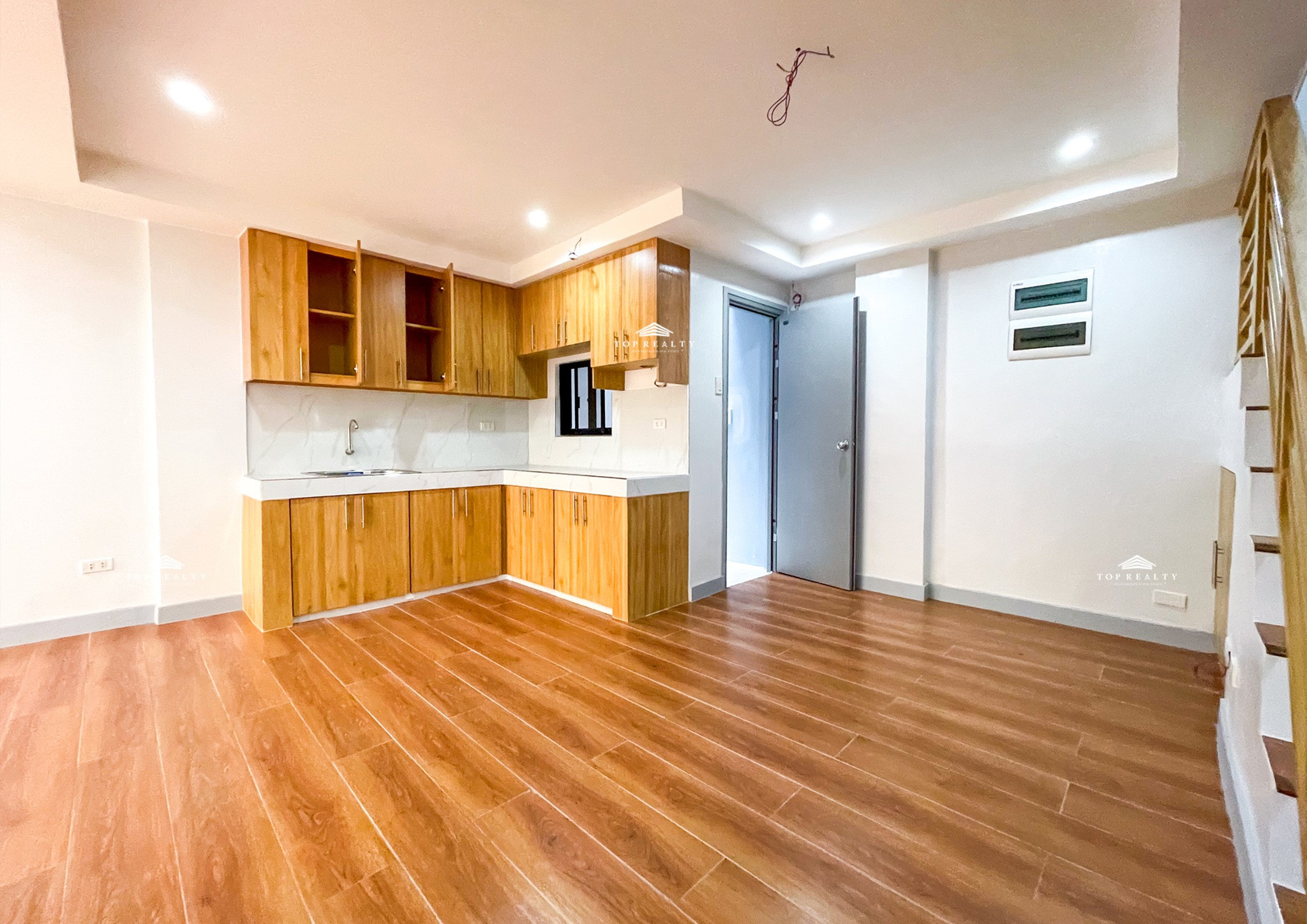 Brand-new townhouses located in a secure, exclusive gated community within a pri photo 4
