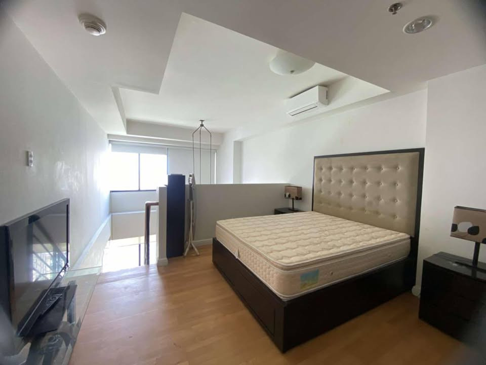 2 BEFROOM LOFT TYPE AT ONE ROCKWELL WEST photo 4