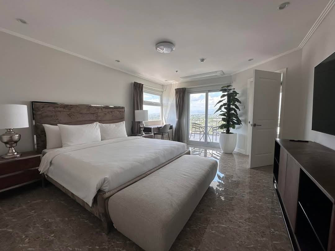 TWO BEDROOM IN LA GRANDE CONDO FOR SALE IN ANGELES CITY photo 4
