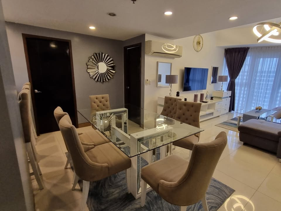 Fully furnished 3-bedroom condo with parking for sale at The Venice Luxury photo 2