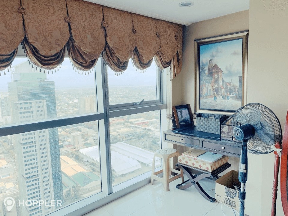 2BR Condo for Sale in MetroWalk Complex, Ortigas Center, Pasig photo 2
