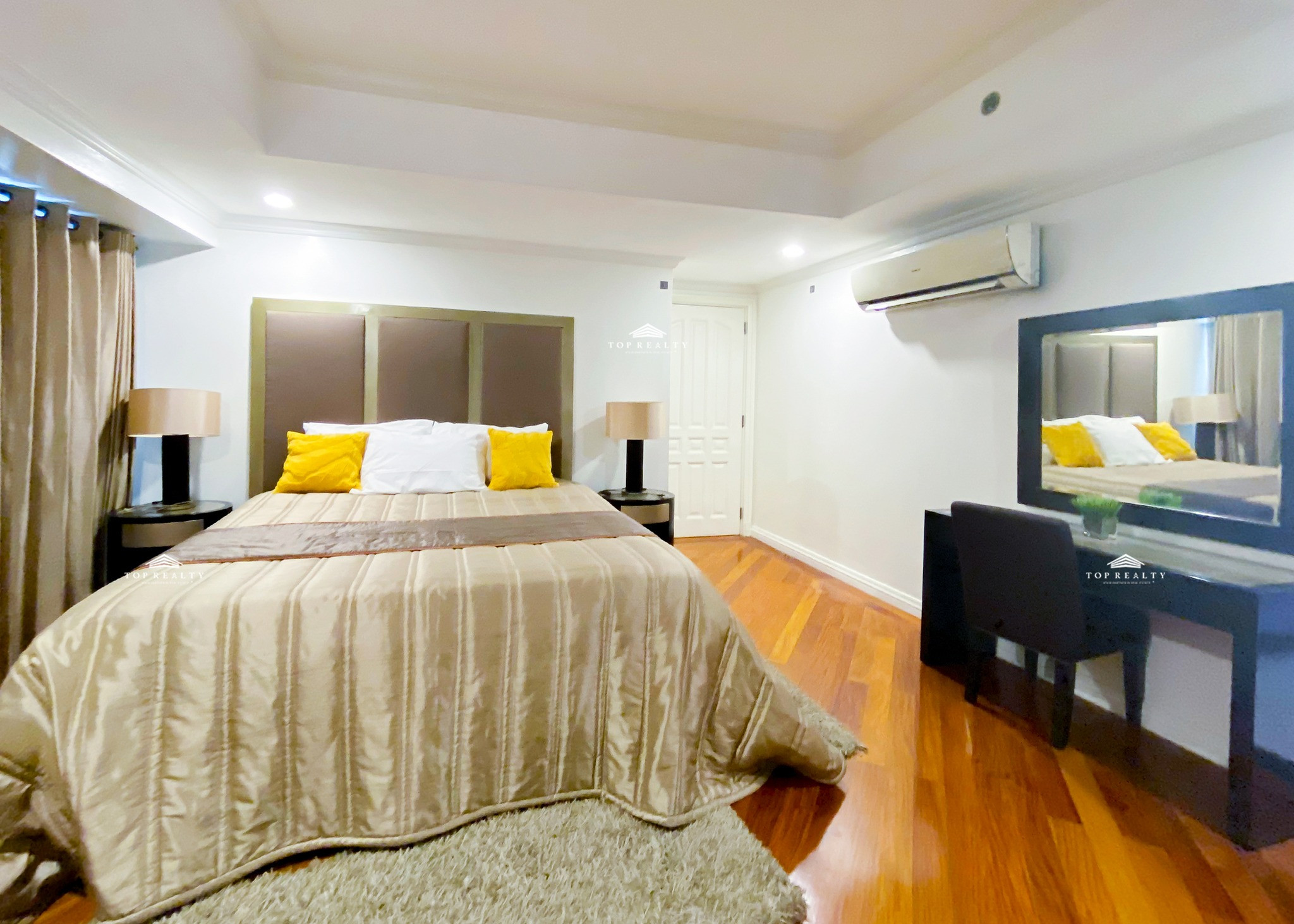 Interior-decorated Corner Unit for Sale in Forbes Tower, Makati City photo 2