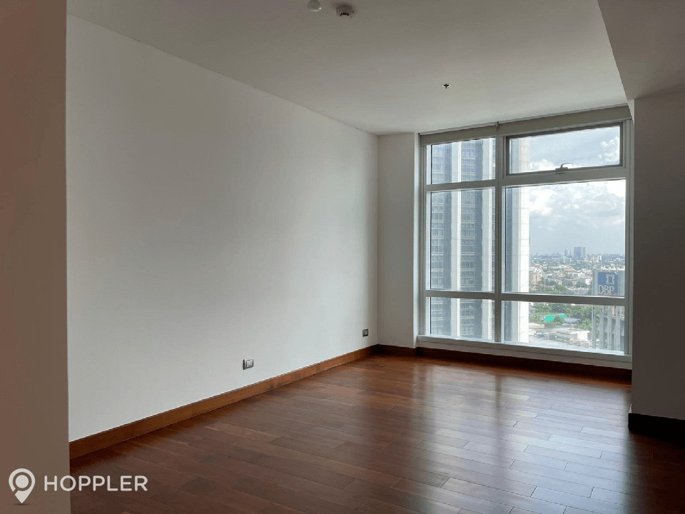 3BR Condo for Sale in Two Roxas Triangle, Salcedo Village, Makati photo 3