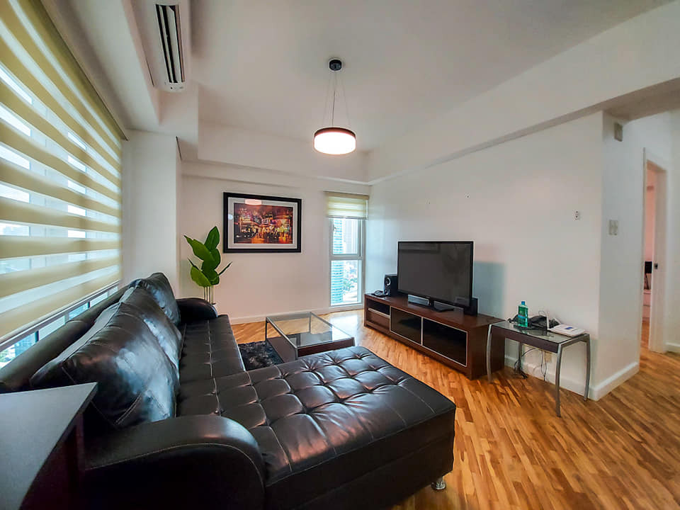 1br condo in the Manansala Rockwell, Makati photo 3