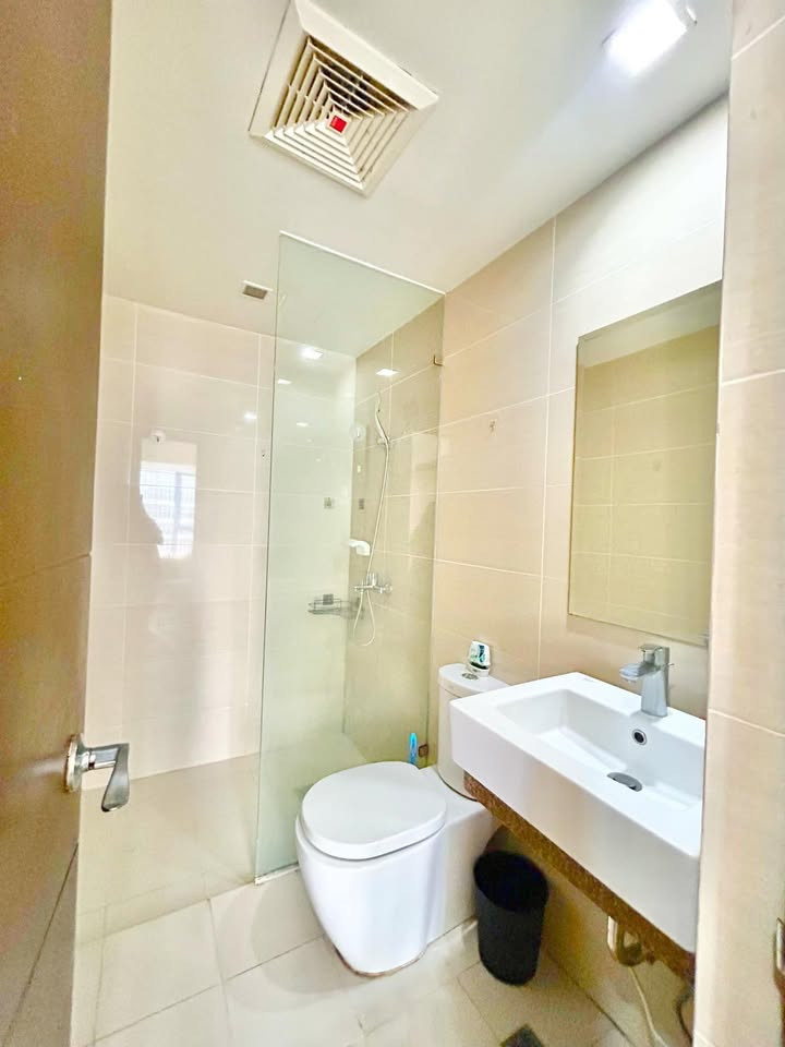 Three Central Makati 29N photo 4
