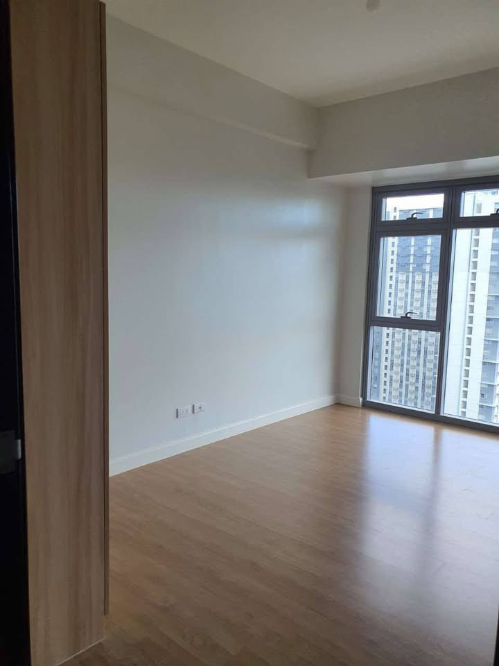 3BR unit in Park Triangle Residences photo 4