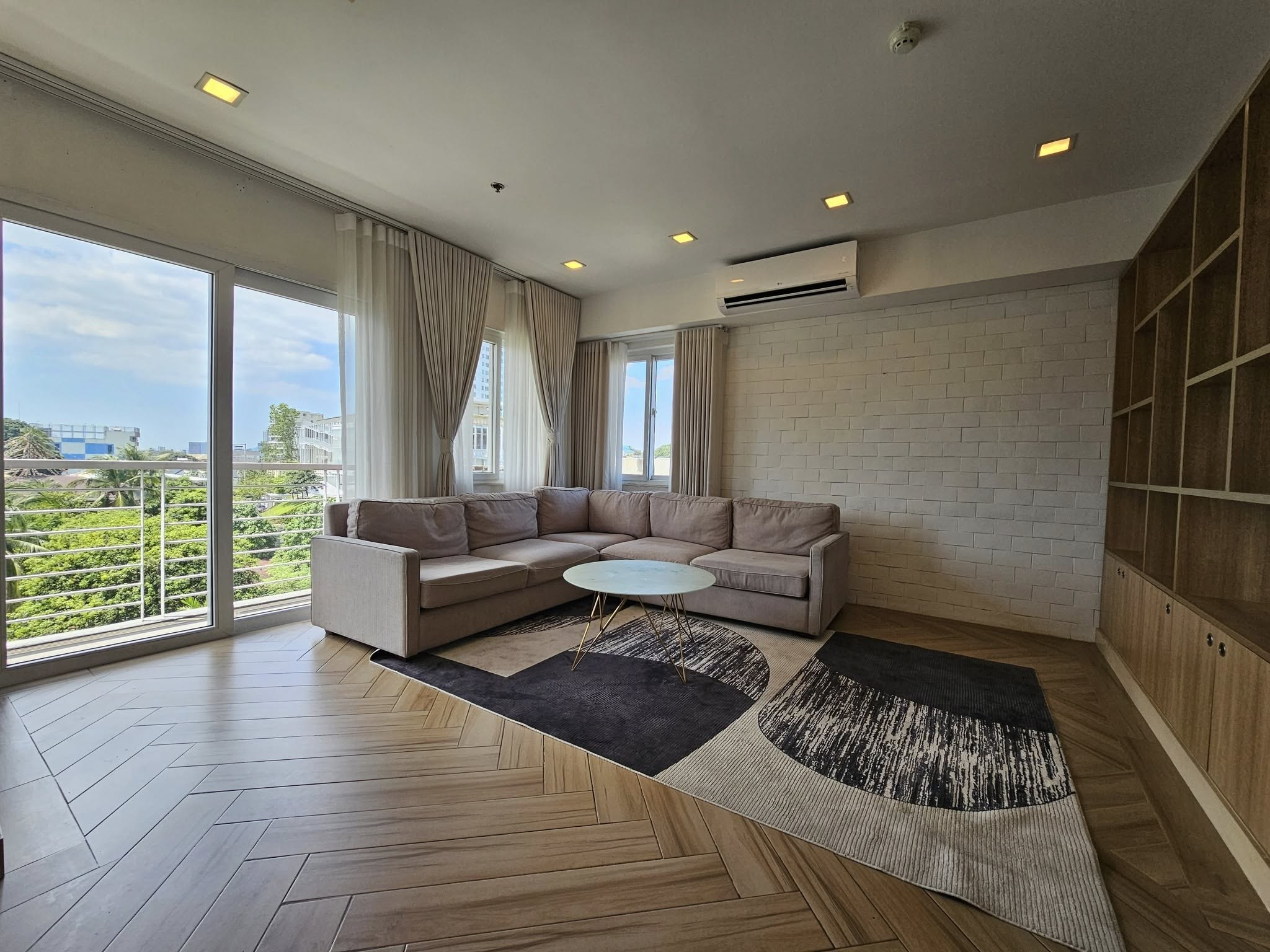 Explore this Spacious 1-Bedroom Unit in Baron 3 Gardens photo 2
