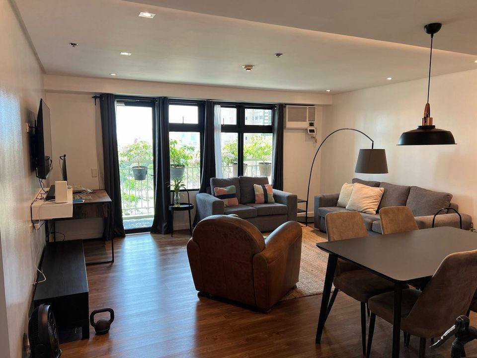 1 Bedroom unit with parking in Two Serendra for Sale photo 3