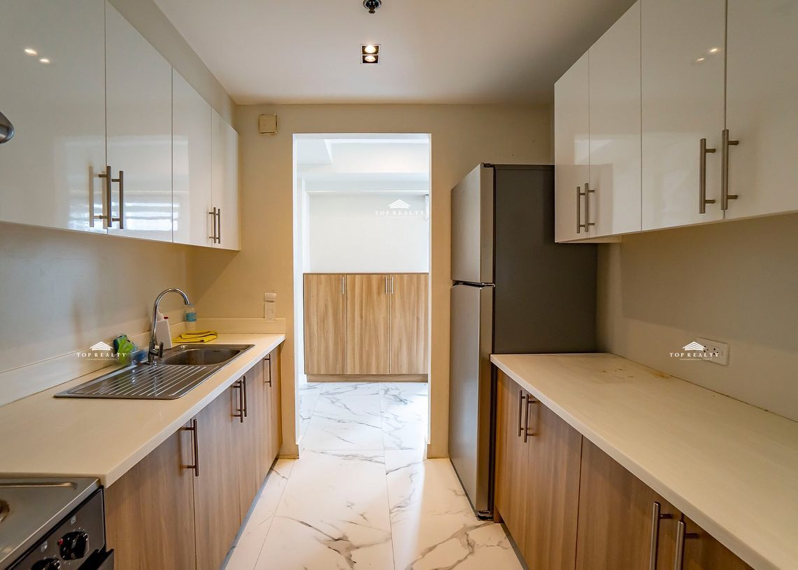 Fully Furnished Corner Unit with Huge Balcony for Sale in Two Serendra, Bonifaci photo 2