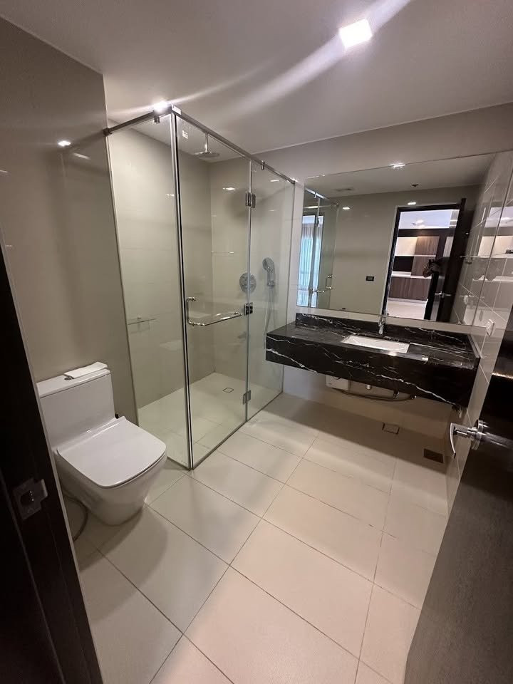 East gallery place 2br for sale high street Maridien verve residences photo 4